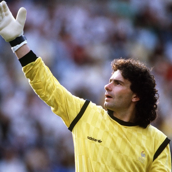 Lors de la 75ème minute du quart de finale entre la France et le Brésil, de quel joueur Joël Bats a-t-il stoppé le pénalty ?