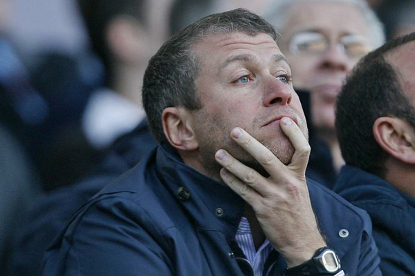 Qui est cet homme d'affaires russe qui devient propritétaire du club en 2003 ?