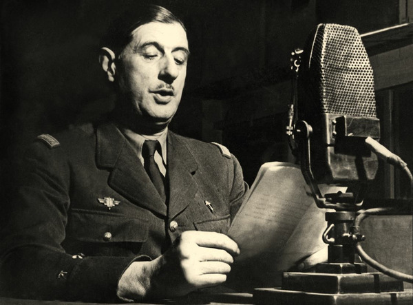 À la BBC depuis Londres, Charles de Gaulle lancera le fameux appel du...