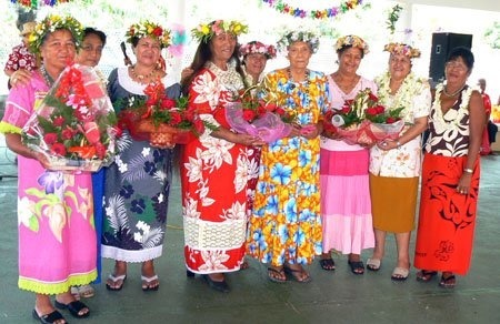 Quelle sorte de couronnes portent les danseurs et danseuses tahitiennes à certaines occasions ?