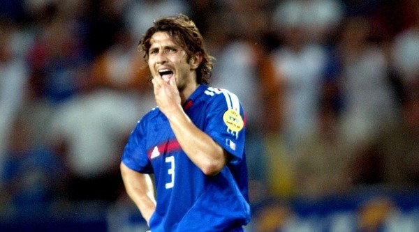 Il a pris sa retraite internationale à l'issue de l'Euro 2004.