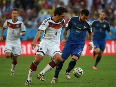 La finale oppose donc l'Allemagne à l'Argentine. Dans l'Histoire de la Coupe du Monde, ces deux équipes se rencontrent en finale pour la ...