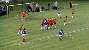 Finale de l'Euro 84 rendue célèbre par cette bourde du gardien espagnol Arconada sur ce coup-france- de... ?