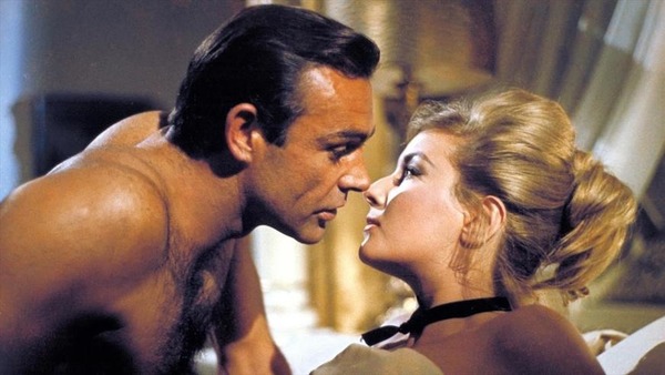 Dans le second film des aventures de l'agent secret, Sean Connery nous envoie des bons baisers...