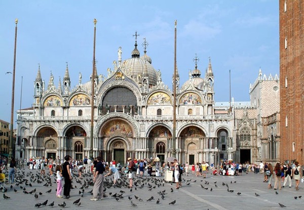 Combien de touristes se rendent chaque année à Venise ?