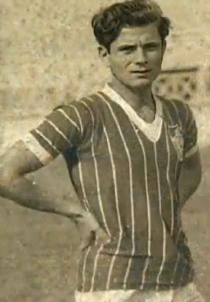 En 1930, il devient le premier Brésilien à inscrire un but dans un Mondial. Il s'agit de :