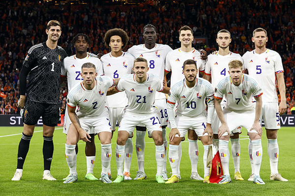 Quelle équipe n'accompagne pas la Belgique dans son groupe de poules du Mondial 2022 ?
