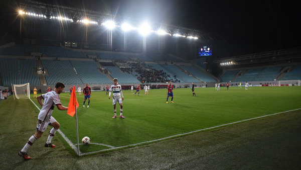 Question Bonus : En France, comment a-t-on appelé le fait de tirer un corner à deux joueurs ?