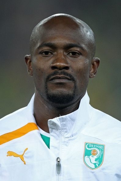 Surnommé "maestro" en Côte d'Ivoire, ancien de Saint-Etienne, Tottenham et Séville ?