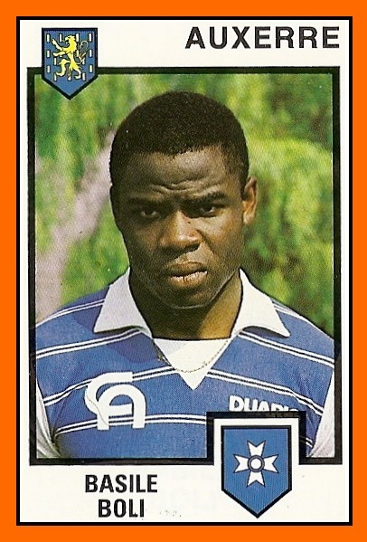 Le jeune Basile fait ses débuts professionnels sous le maillot de l'AJ Auxerre.