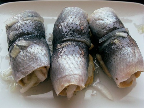 Dans les pays scandinaves, quel poisson compose le rollmops ?