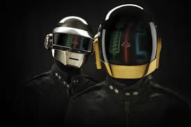 Qui accompagne les Daft Punk pour la chanson "Get Lucky" ?