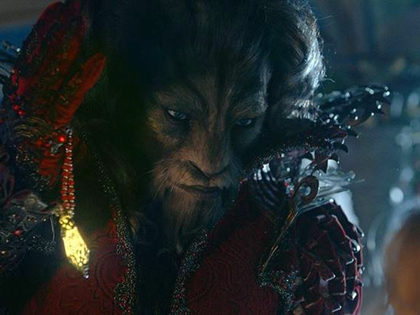 Dans cette adaptation de 2014, quel acteur qui se cache sous les traits de la Bête ?