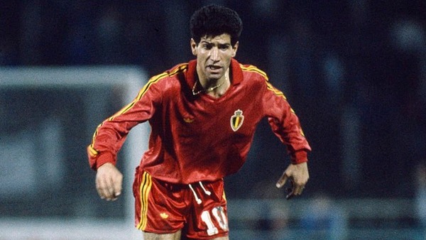 En 1990 il dispute le Mondial italien. Les belges sont éliminés en 8èmes de finale, Enzo a inscrit son seul but contre.......