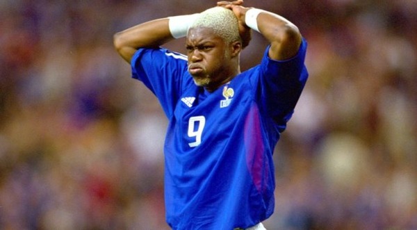 Avec l'équipe de France, il a participé au Mondial de 2002.