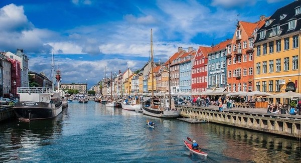 D : Quel pays commençant par 'D' a pour capitale Copenhague ?