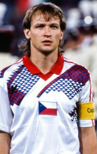 Futur strasbourgeois, il est capitaine de sa sélection lors de ce Mondial italien, c'est ?