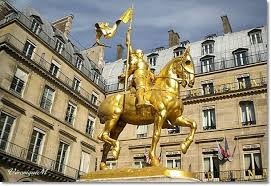 Où situez-vous cette statue équestre de Jeanne d'Arc ?