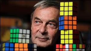Le Rubik's cube, le célèbre casse-tête, a été inventé par le Hongrois Erno Rubik en :