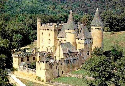 Quel château est à l'origine de la célèbre légende de la Dame Blanche ?