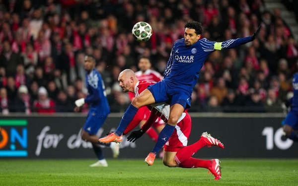 Dans ce premier duel entre clubs français, sur quel score les parisiens s'imposent-ils sur la pelouse de Brest ?