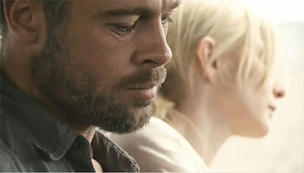 Dans le film Babel, qui interprète la fille de Brad Pitt et Cate Blanchett ?