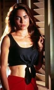 Dans les années 90 elle à joué dans "Chasse à l'homme" ou "Drop zone" depuis elle à eu quelques problèmes avec l'alcool ?