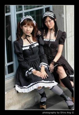 Dans ce style de lolita on porte en général des robes noires et blanches :