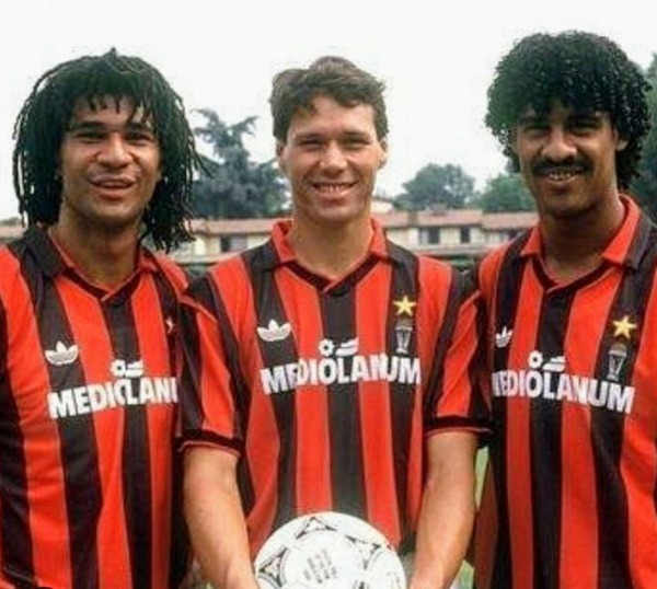 Quel exploit le Milan AC a-t-il réalisé en Championnat lors de la saison 91/92 ?