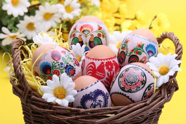 Jajko umieszczone w święconce symbolizuje...