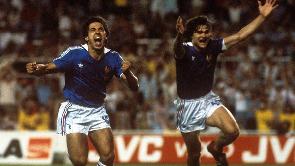 Lors d'un match légendaire, quelle équipe élimine les Bleus en demi-finales du Mondial 82 ?