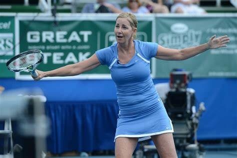 7 juin : la joueuse de tennis américaine ... remporte Roland Garros.