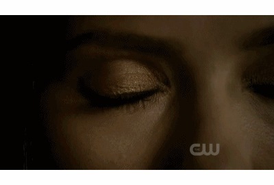 Dans quel épisode de la saison 2 Damon avoue-t-il ses sentiments à Elena mais lui efface la mémoire après ?