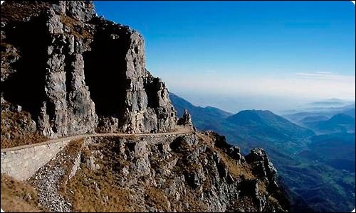 La route vers Valli del Pasubio se trouve en :