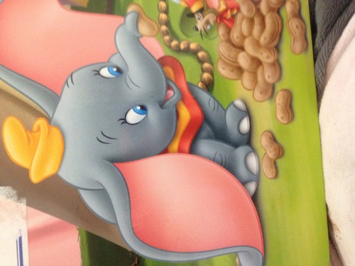 Pourquoi les éléphantes se moquent de Dumbo ?