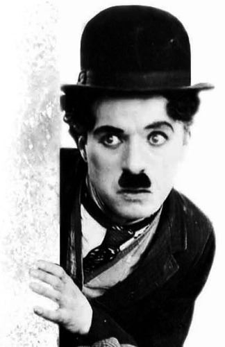 Charlie Chaplin était gaucher.