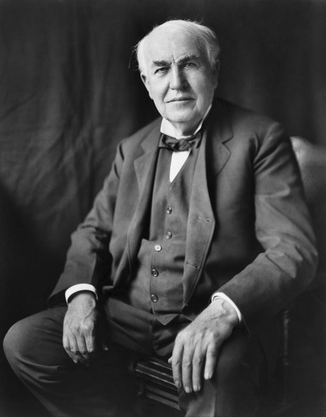 Les ampoules électriques ont été inventées par Thomas Edison.