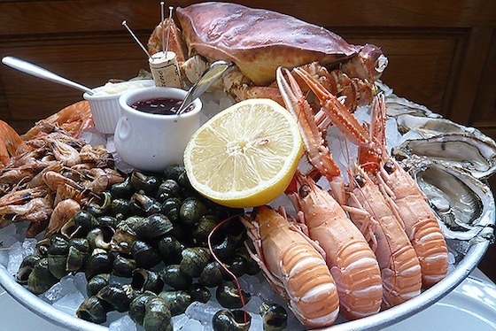Comment appelle un ensemble de fruits de mer disposé dans un plat ?