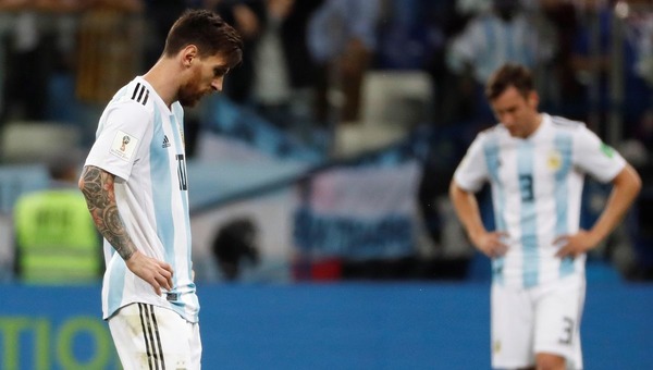Lors du Mondial 2018, quelle équipe bat les Argentins 3-0 lors des phases de poules ?