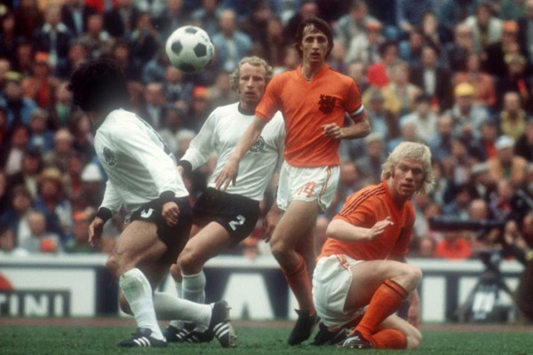 Qui est le seul buteur hollandais de la finale de 1974 ?