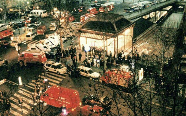 A Paris, quelle ligne RER connait un attentat le 3 décembre ?
