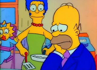 Homer provoque une catastrophe et se fait renvoyer. Marge doit travailler, quel est son travail ?