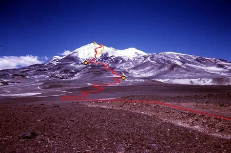Le plus haut volcan du monde est :