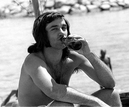 Alors qu'il avait une maison près de la plage, pour quelle raison George Best n'a-t-il jamais vu la mer ?