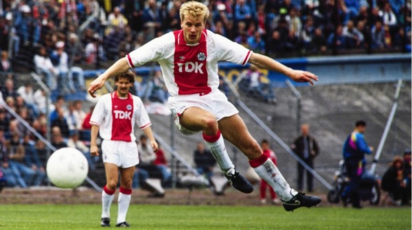 En quelle année Dennis a-t-il remporté son seul championnat hollandais avec l'Ajax ?