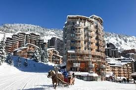 Dans quelle station de ski avait lieu, jusqu'en 1993, le Festival du film fantastique ?