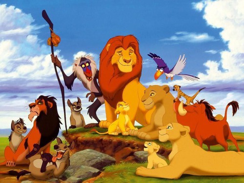 Em Rei Leão, Quais os personagens que acolheram Simba?