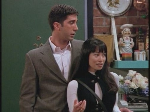 Comment se nomme la nouvelle amie que Ross a rencontré en Chine ?