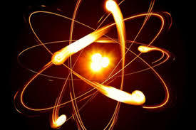 Les électrons sont des particule de charge :