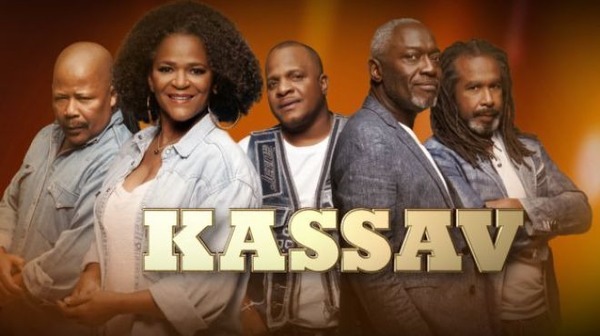 En quelle année commence l’aventure du groupe Kassav’ ?